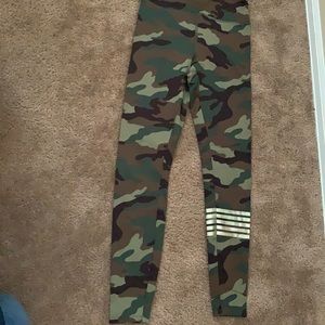 Camo leggings with gold pattern